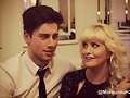 Amy Ruffle con su novio Lincoln Younes en una boda