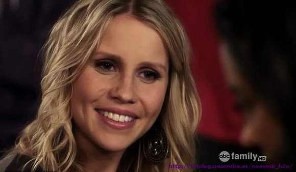 Claire Holt en Pretty Little Liars