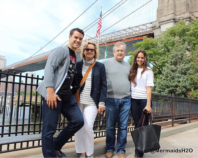 Allie Bertram con su familia