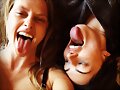 Teresa Palmer y Phoebe Tonkin