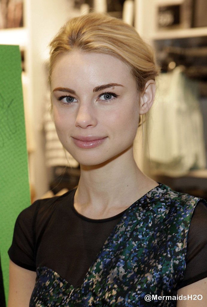 Lucy Fry Meet 'Vampire Academy' Fans in New Jersey