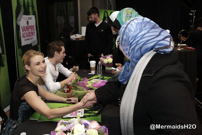 Lucy Fry & Dominic Sherwood Meet Fans New Jersey