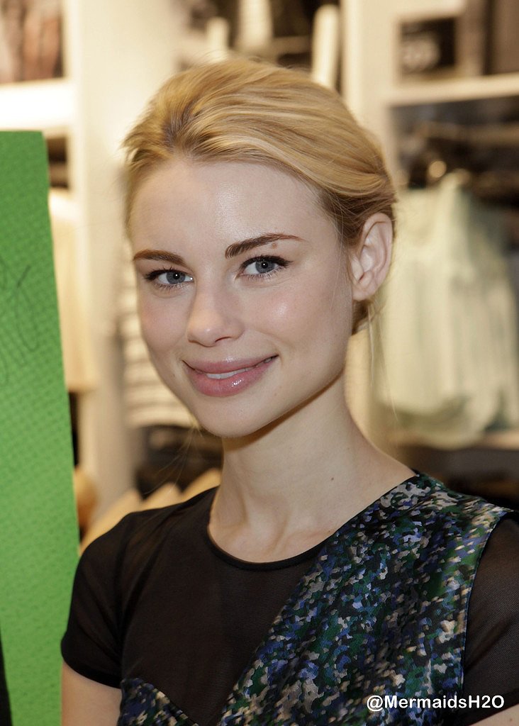 Lucy Fry Meet 'Vampire Academy' Fans in New Jersey