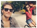 Phoebe Tonkin con su novio Paul Wesley
