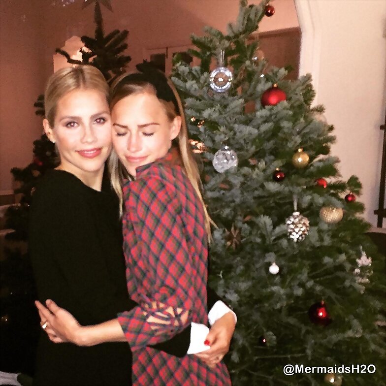 Claire Holt con su hermana pequeña Madeline Holt