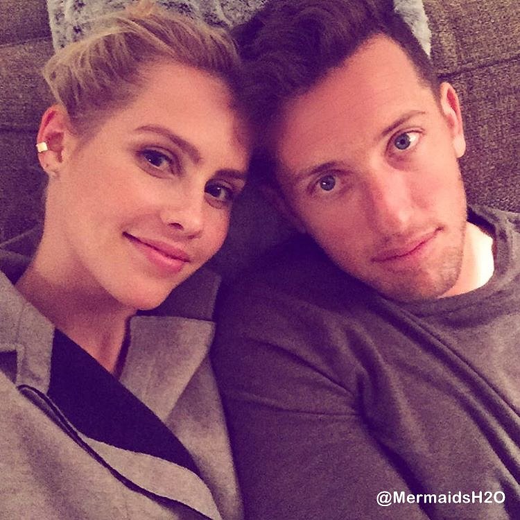Claire Holt con su prometido Matt Kaplan