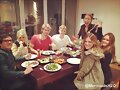 Amy Ruffle, Luke Mitchell con sus parejas y amigos