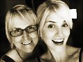 Amy Ruffle con su madre Annette Ruffle