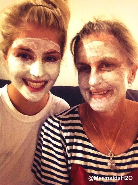 Amy Ruffle con su madre Annette Ruffle