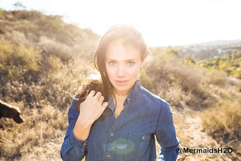 Allie Bertram photoshoot para Bellus Magazine 2015