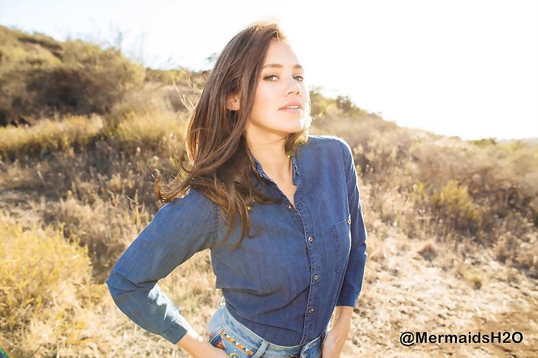 Allie Bertram photoshoot para Bellus Magazine 2015