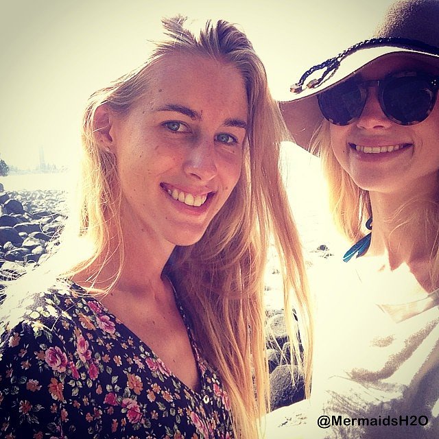 Lucy Fry y su hermana