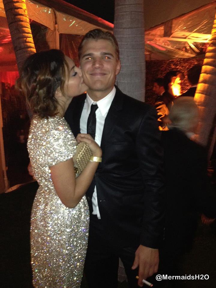 Phoebe Tonkin - InStyle & WB Golden Globes Party