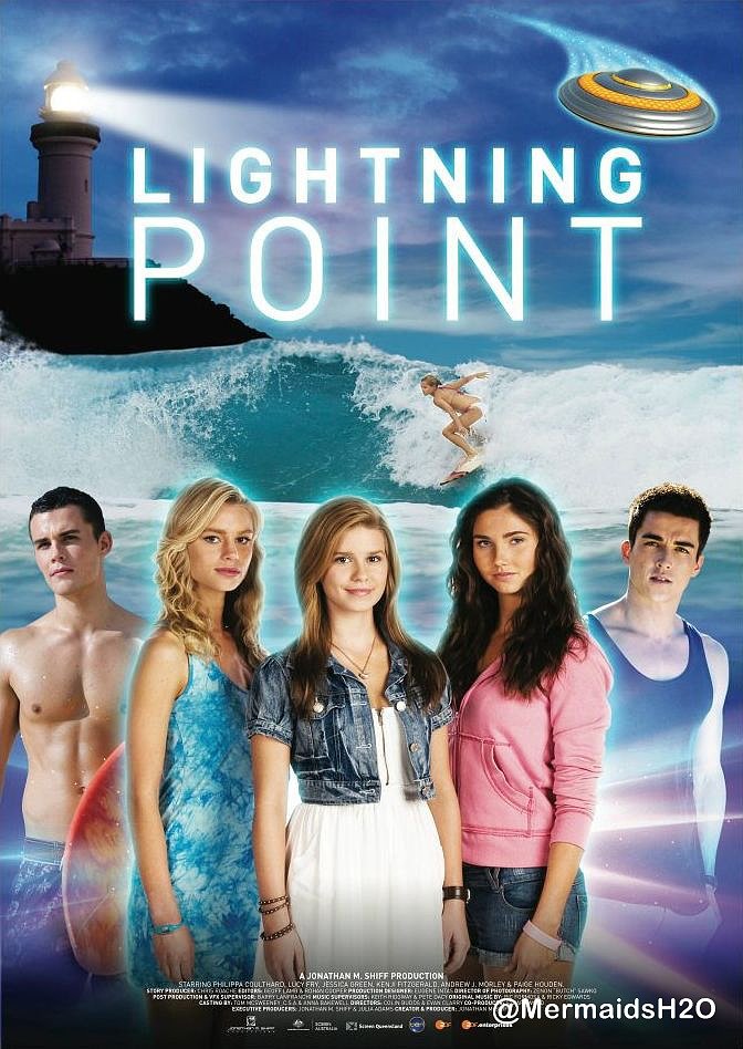 Lucy Fry en la serie Alien Surf Girls