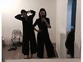 Phoebe Tonkin y Shelley Hennig en New York
