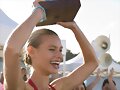 Lucy Fry en la serie Alien Surf Girls