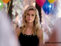 Lucy Fry en la serie Alien Surf Girls