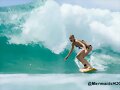 Lucy Fry en la serie Alien Surf Girls