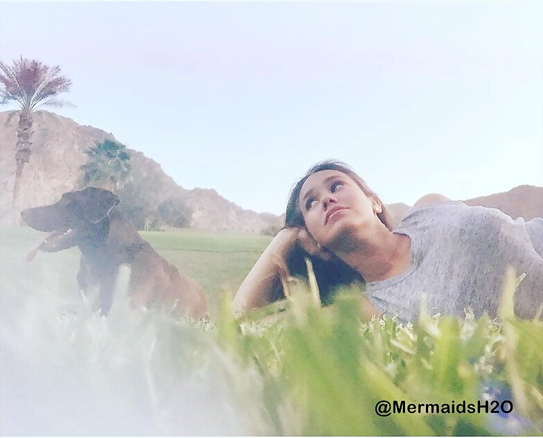 Allie Bertram y su perro Charles
