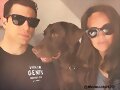 Allie Bertram con su novio Andrew y perro Charles
