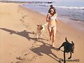 Allie Bertram y su perro Charles