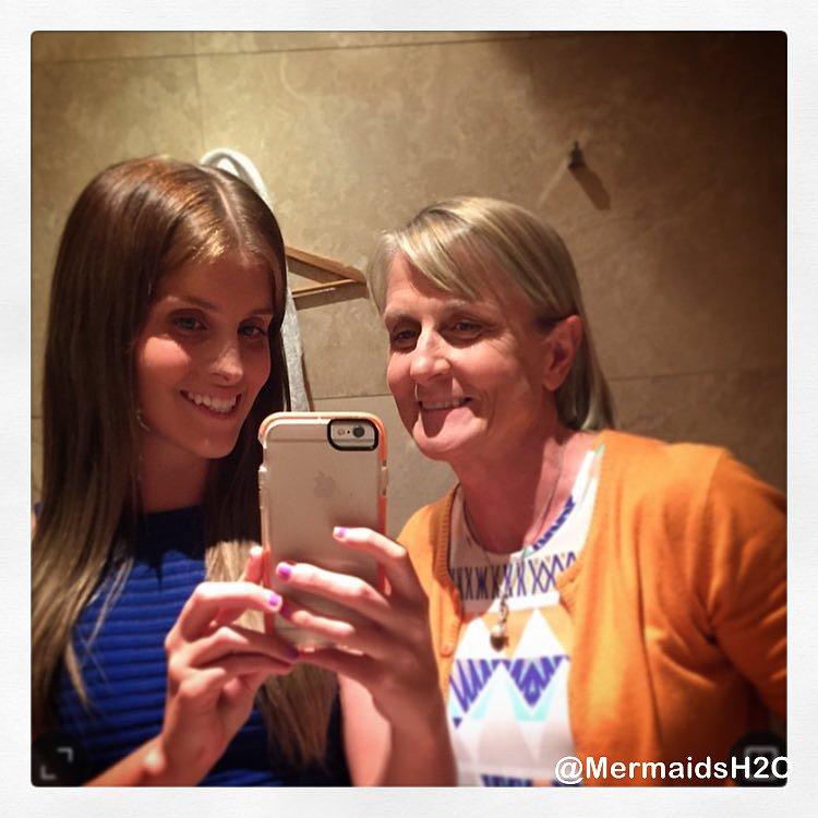 Amy Ruffle con su madre Annette Ruffle