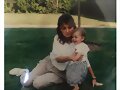 Phoebe Tonkin de peque&ntilde;a con su madre Jane Tonkin