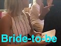Claire Holt celebrando su despedida de soltera