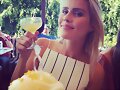 Claire Holt celebrando su despedida de soltera
