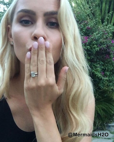 Claire Holt agradece a los fans ver The Originals