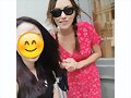 Phoebe Tonkin con una fan en New York