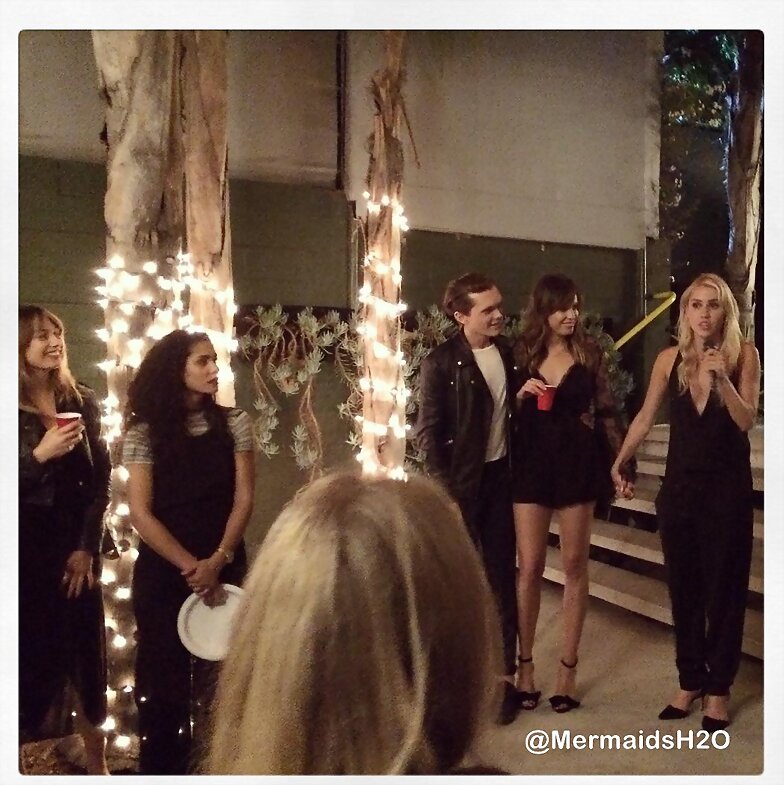 Claire Holt y Jessica McNamee celebrando su cumple