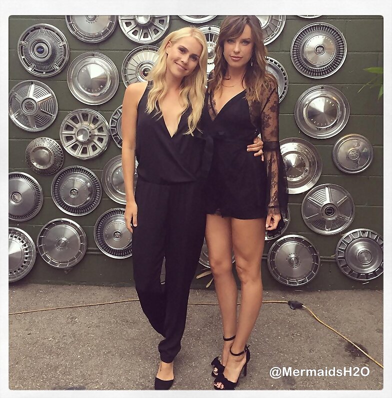 Claire Holt y Jessica McNamee celebrando su cumple