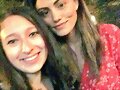 Phoebe Tonkin con una fan en New York