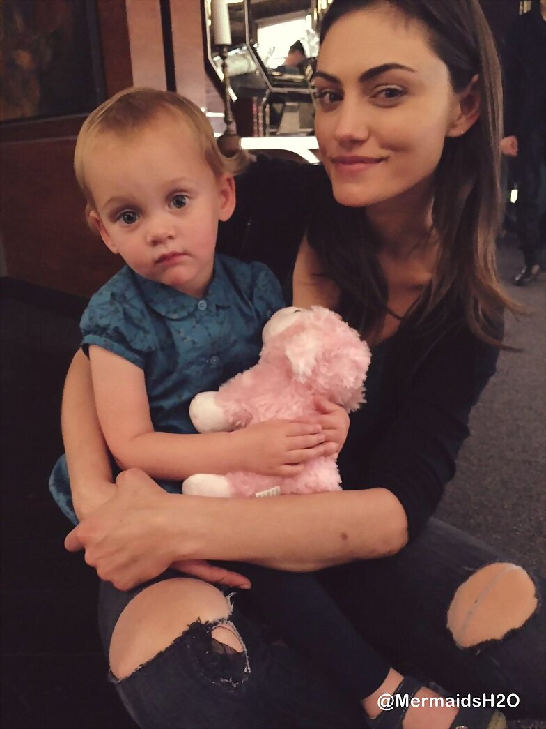 Behind the scenes Phoebe Tonkin en The Originals