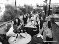 Claire Holt con amigos en Los Angeles