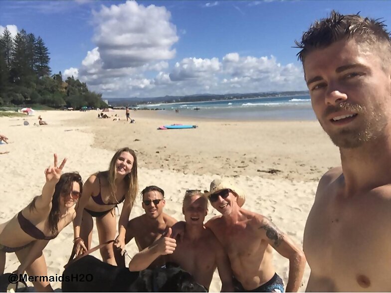 Luke Mitchell con su familia