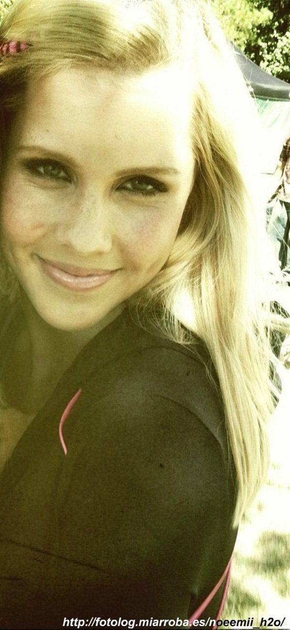 Claire Holt en el set de TVD temporada 3