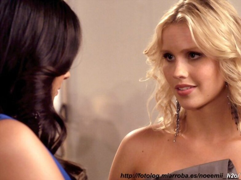 Claire Holt en "Pretty Little Liars"