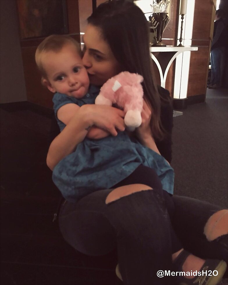 Behind the scenes Phoebe Tonkin en The Originals