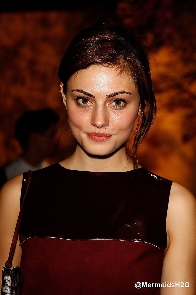 Phoebe Tonkin - Fashion Week Day 2 @ MBFW 2013