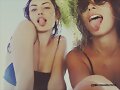 Phoebe Tonkin y Chloe Bennet en Tulum, Mexico 2016