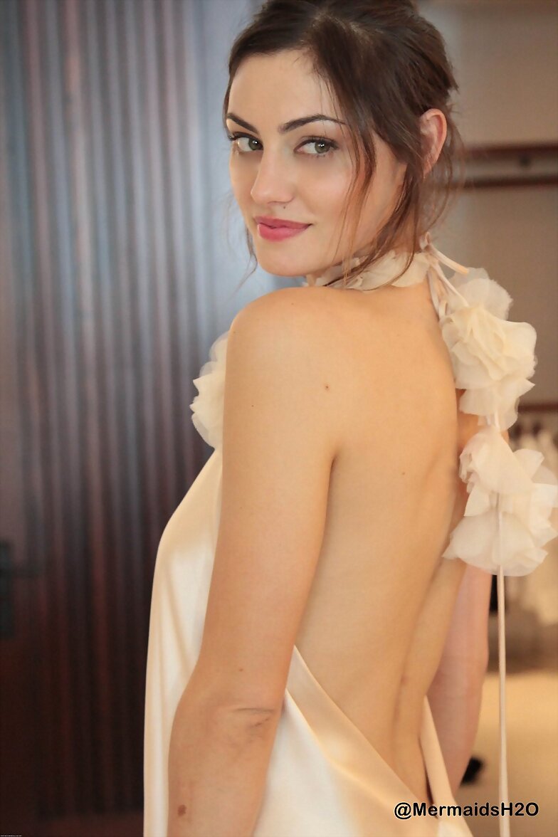 Phoebe Tonkin en la boda de Teresa Palmer | 2013