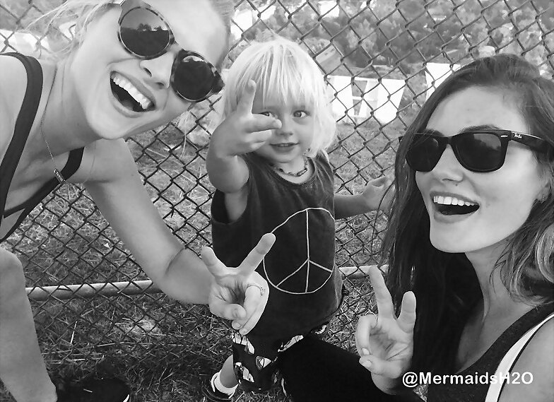 Phoebe Tonkin & Teresa Palmer en Los Angeles
