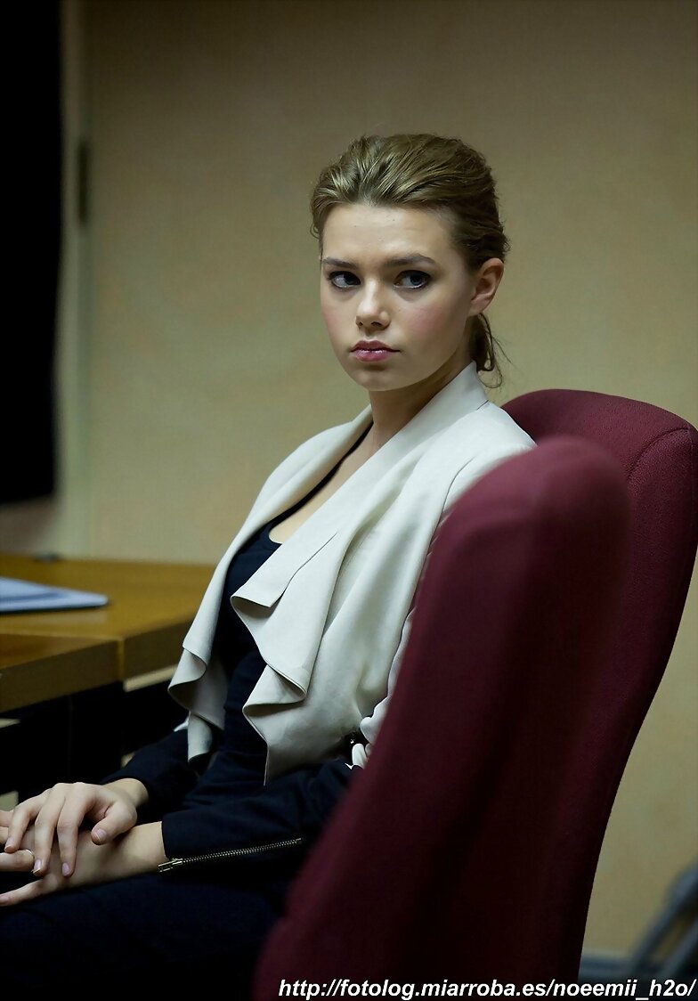 Indiana Evans en "Crownies"