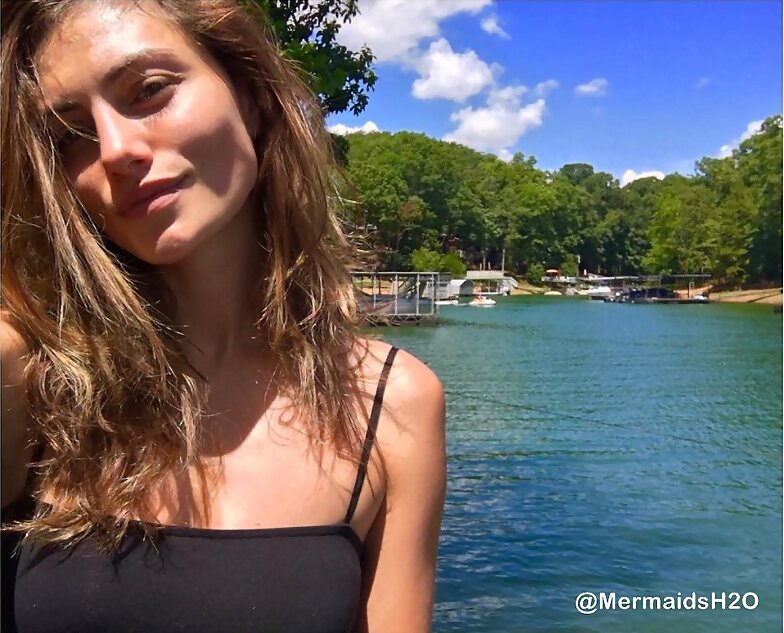 Phoebe Tonkin en el Lake Lanier en Atlanta