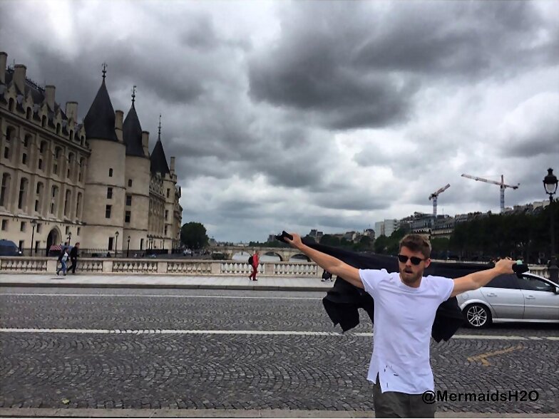 Luke Mitchell en Paris, France