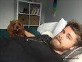 Luke Mitchell con su perro Alfie