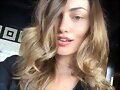 Phoebe Tonkin en la peluqueria en Sydney Australia