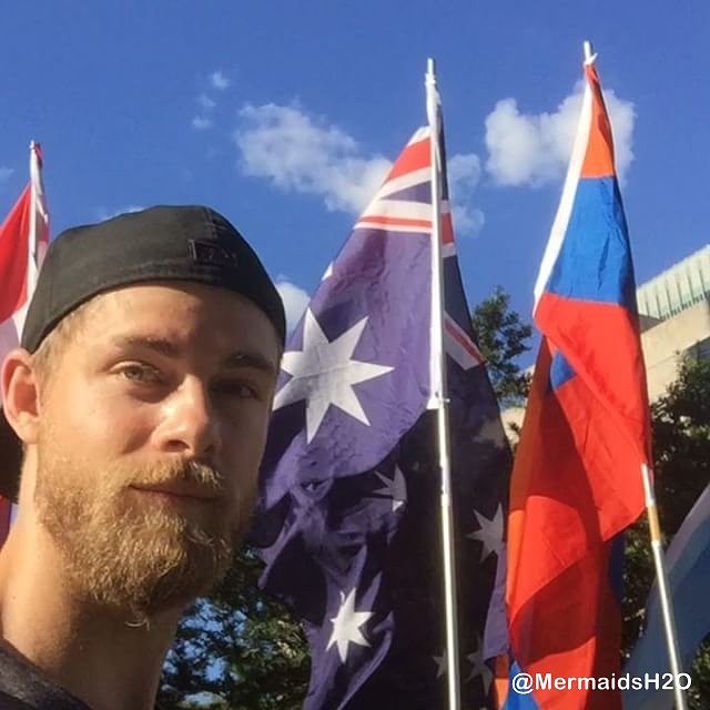 Luke Mitchell en NYC